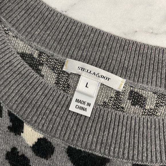 Stella & Dot Leopard Side Button Sweater L - Picture 6 of 7